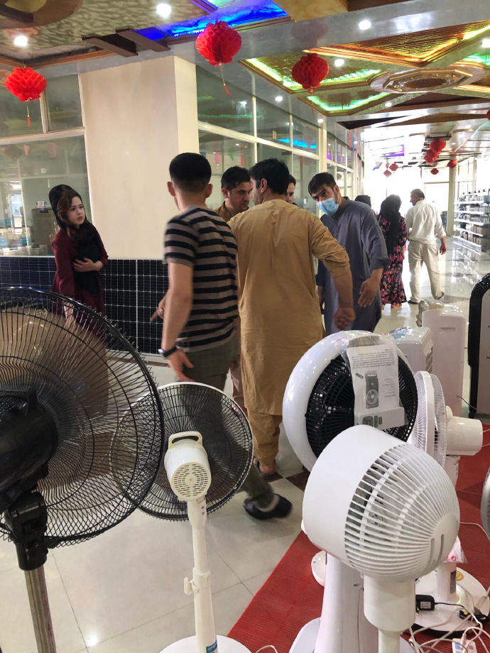 女员工.jpg