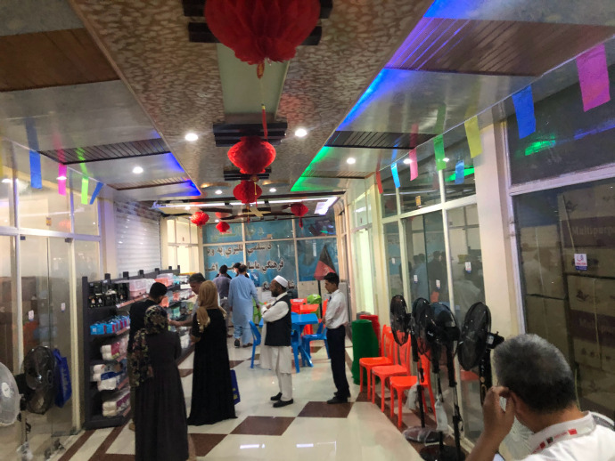 中国城女员工.jpg